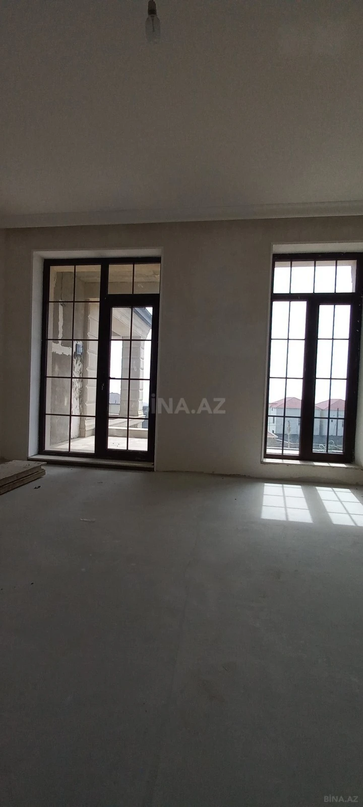 Satılır 5 otaqlı həyət evi 300 m²