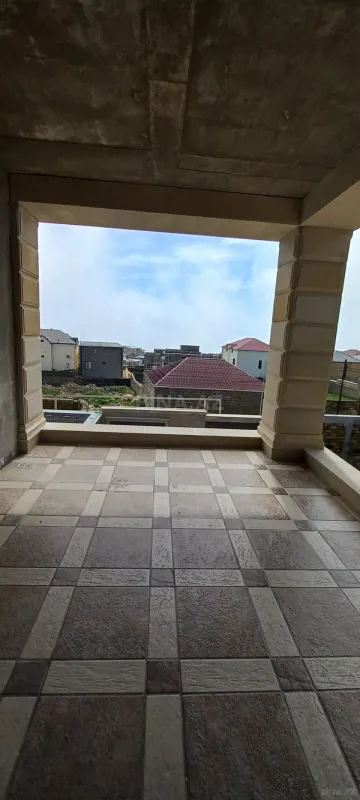 Satılır 5 otaqlı həyət evi 300 m²