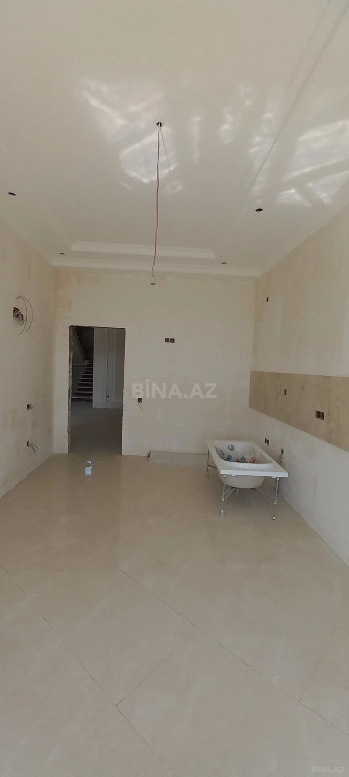 Satılır 5 otaqlı həyət evi 300 m²