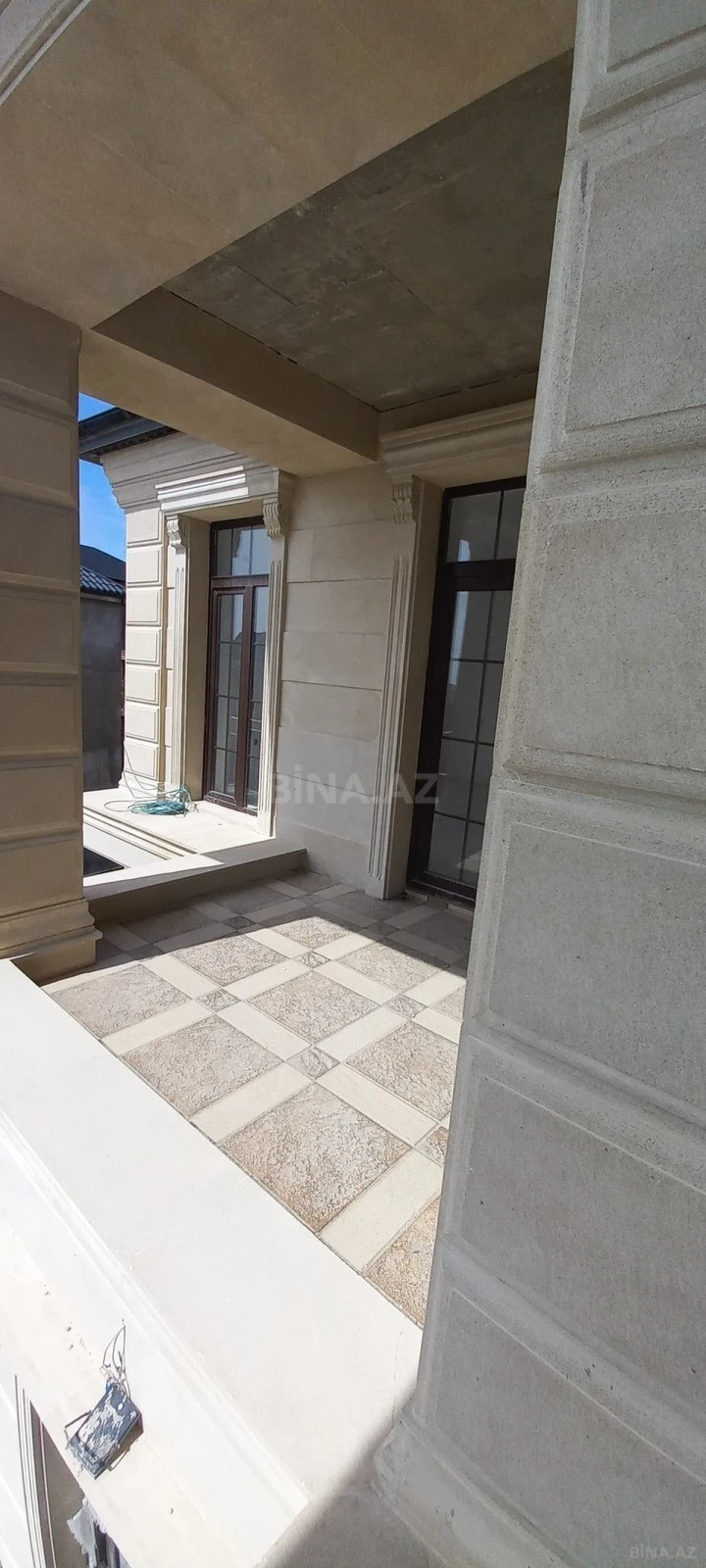 Satılır 5 otaqlı həyət evi 300 m²