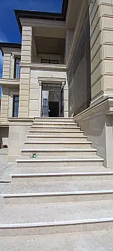 Satılır 5 otaqlı həyət evi 300 m²