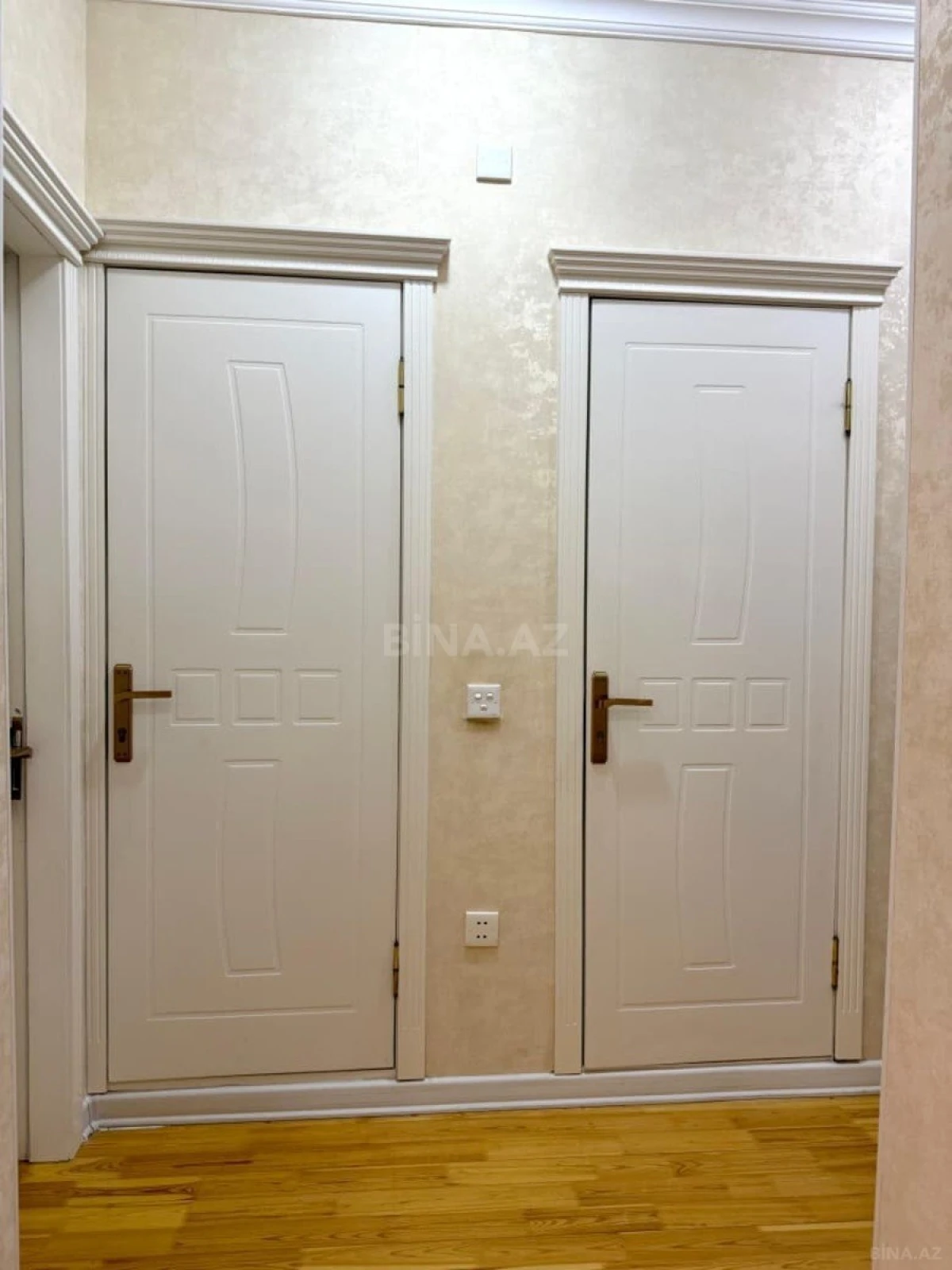 Satılır 2 otaqlı mənzil 92 m²