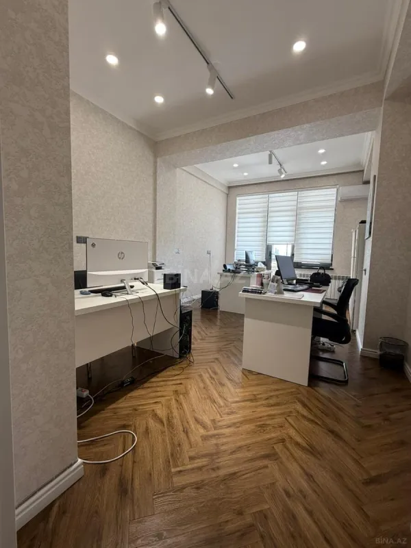 Kirayə verilir 5 otaqlı ofis 220 m²