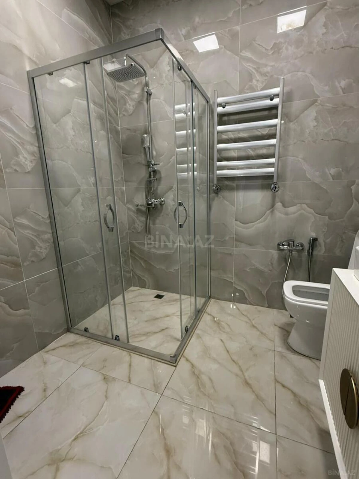 Kirayə verilir 5 otaqlı ofis 220 m²