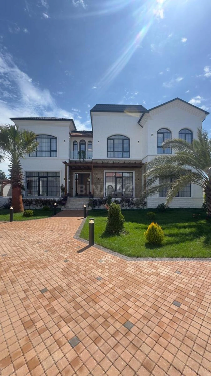 Satılır 6 otaqlı həyət evi 500 m²