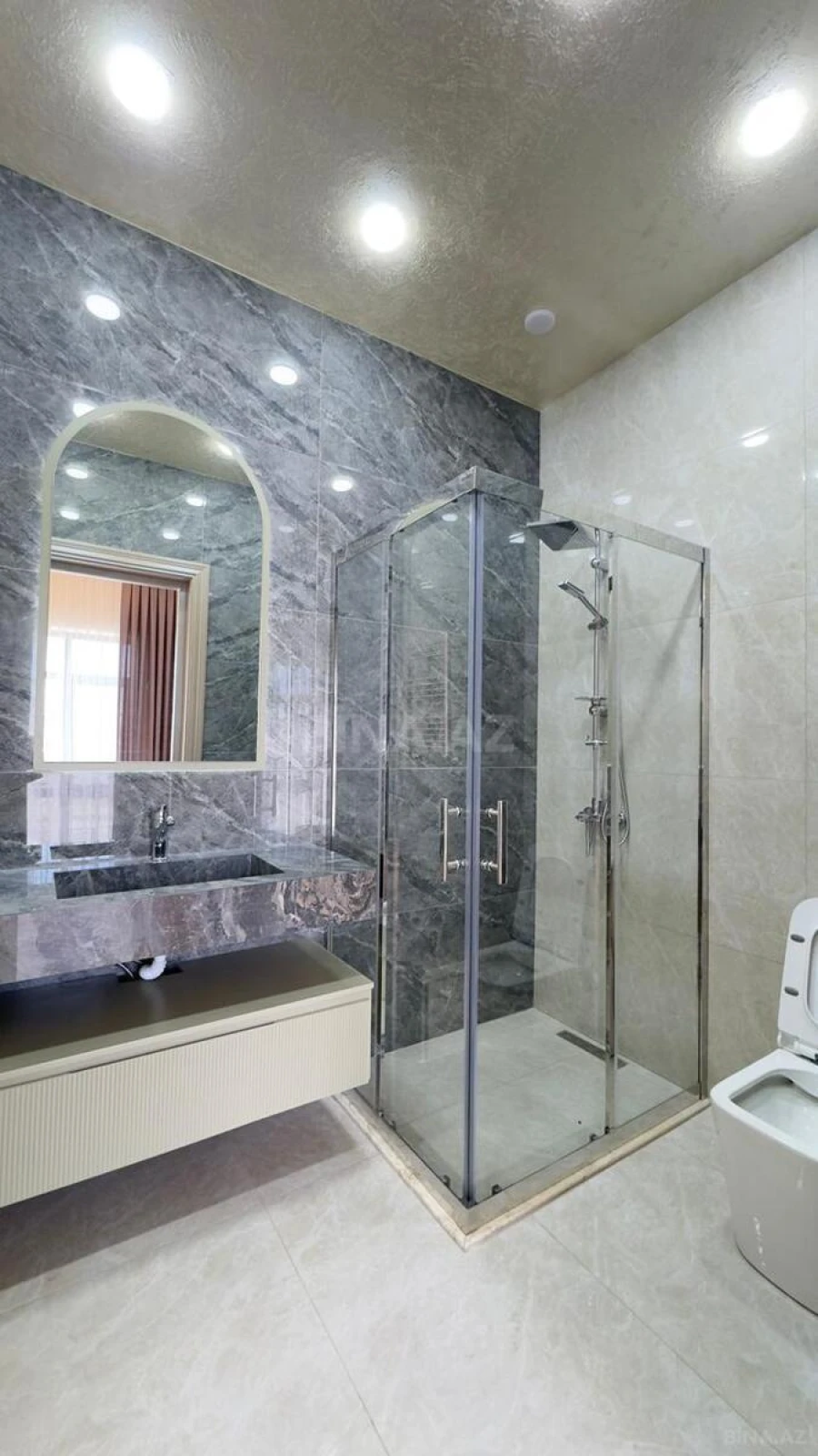 Satılır 6 otaqlı həyət evi 500 m²