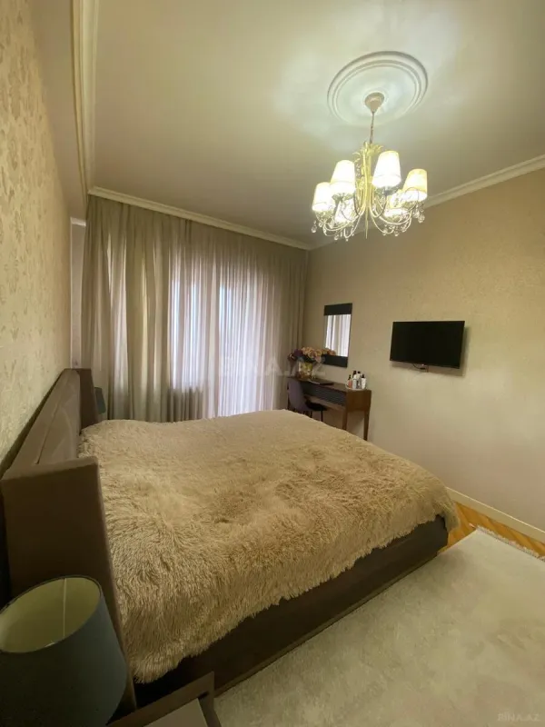 Satılır 3 otaqlı mənzil 130 m²