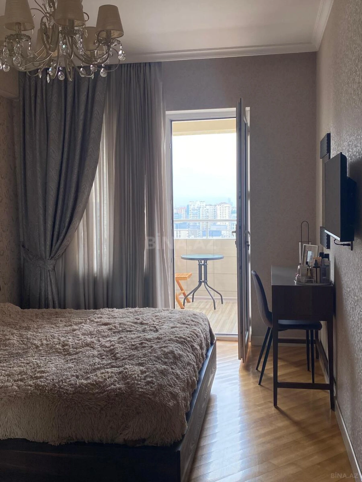 Satılır 3 otaqlı mənzil 130 m²