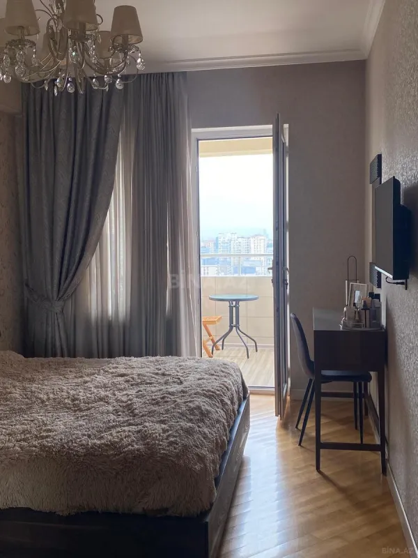 Satılır 3 otaqlı mənzil 130 m²