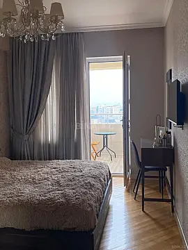 Satılır 3 otaqlı mənzil 130 m²