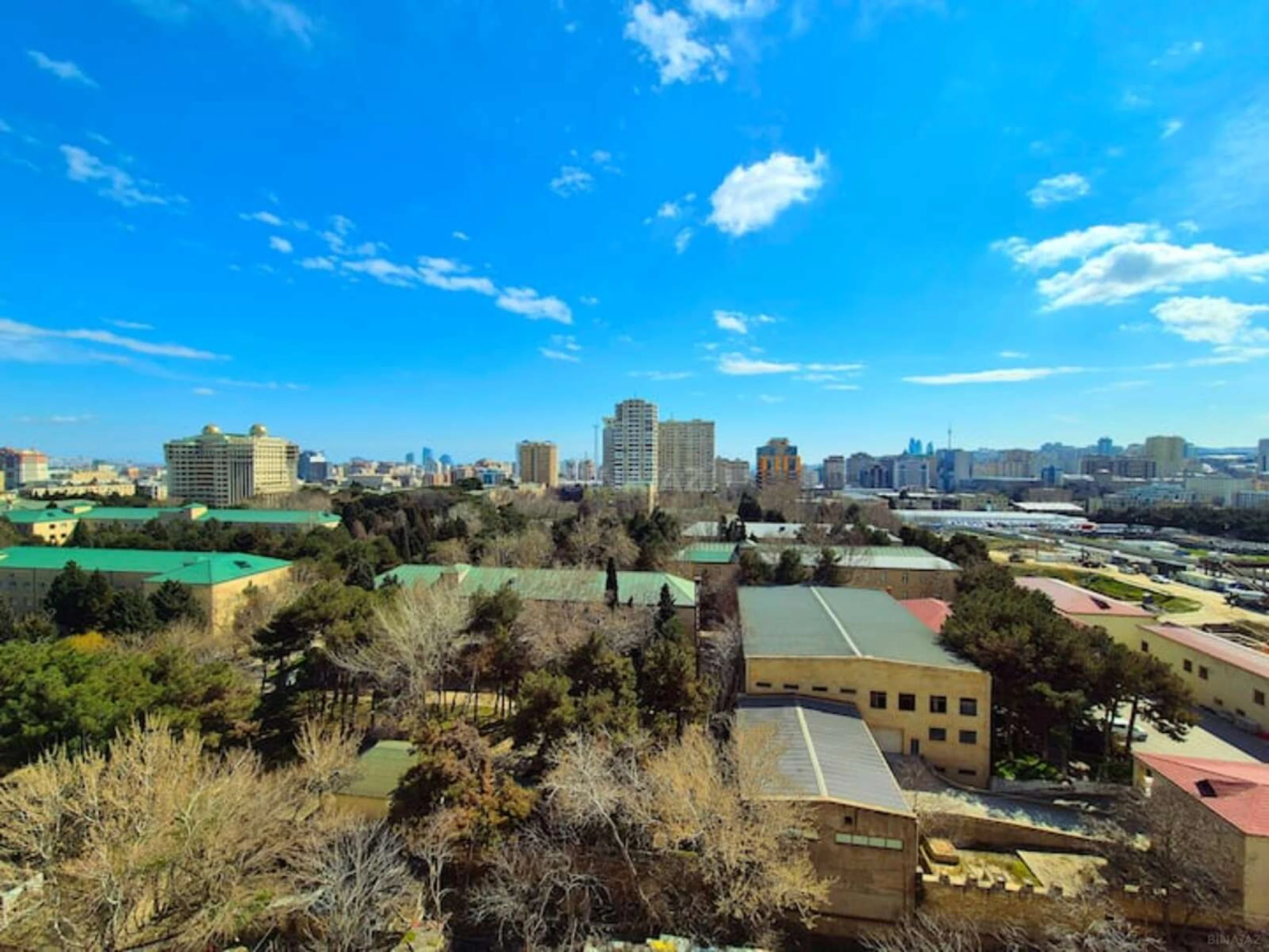 Satılır 3 otaqlı mənzil 130 m²