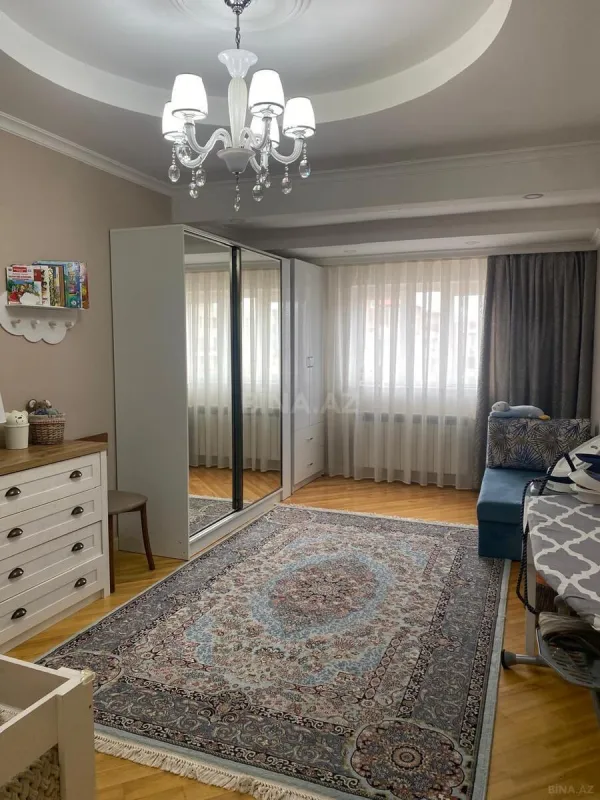Satılır 3 otaqlı mənzil 130 m²