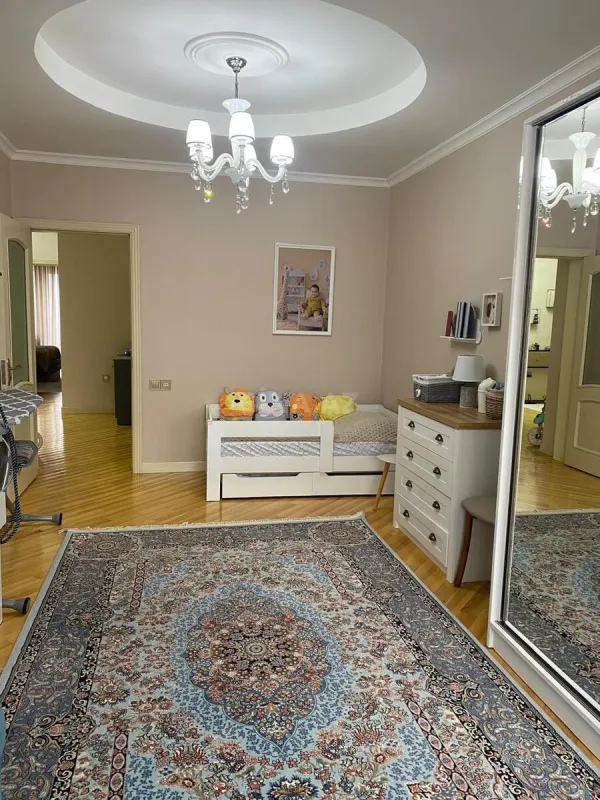 Satılır 3 otaqlı mənzil 130 m²