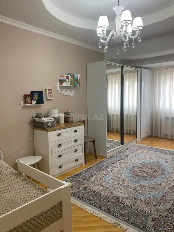 Satılır 3 otaqlı mənzil 130 m²