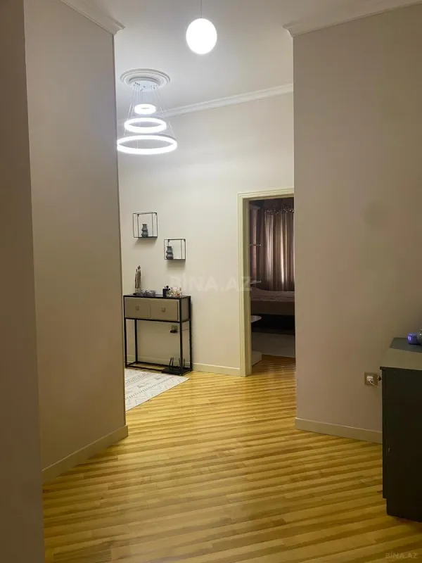 Satılır 3 otaqlı mənzil 130 m²