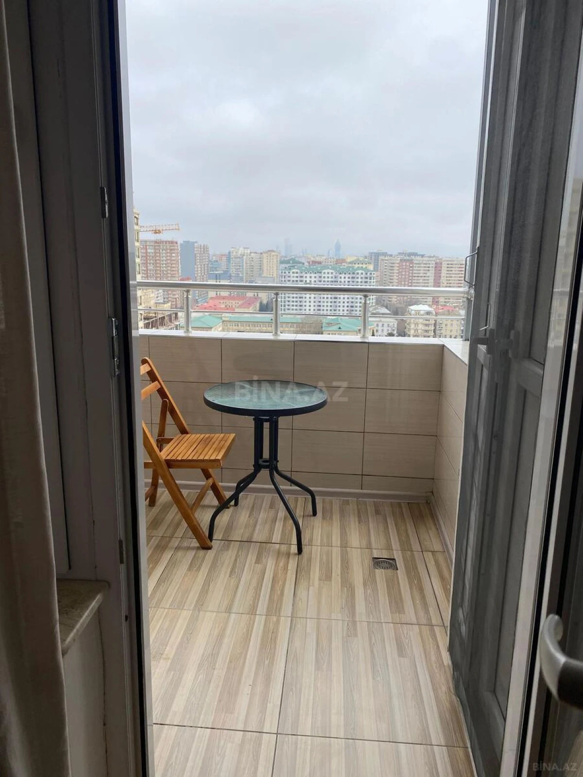 Satılır 3 otaqlı mənzil 130 m²