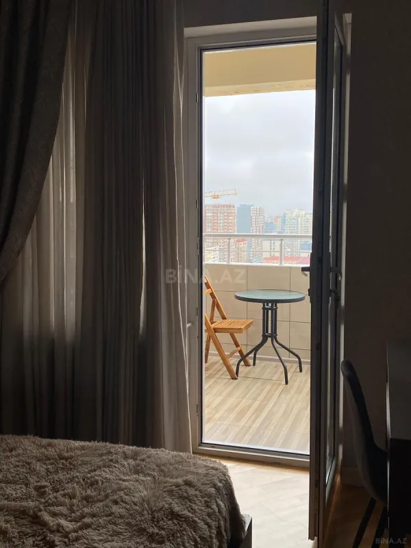 Satılır 3 otaqlı mənzil 130 m²