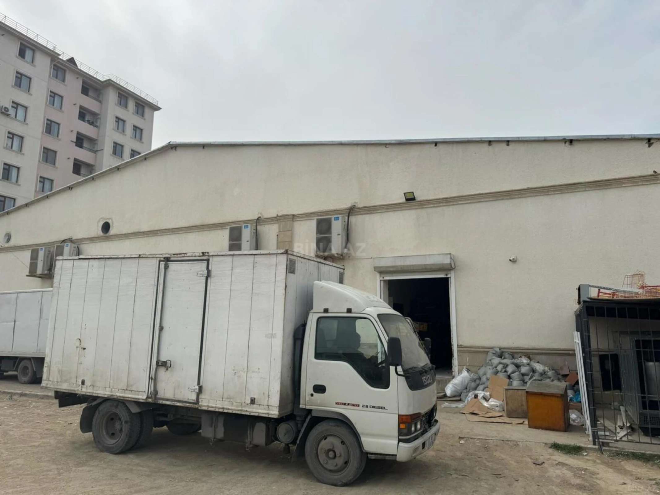 Satılır obyekt 1370 m²