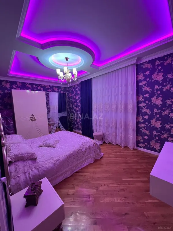 Satılır 3 otaqlı mənzil 135 m²