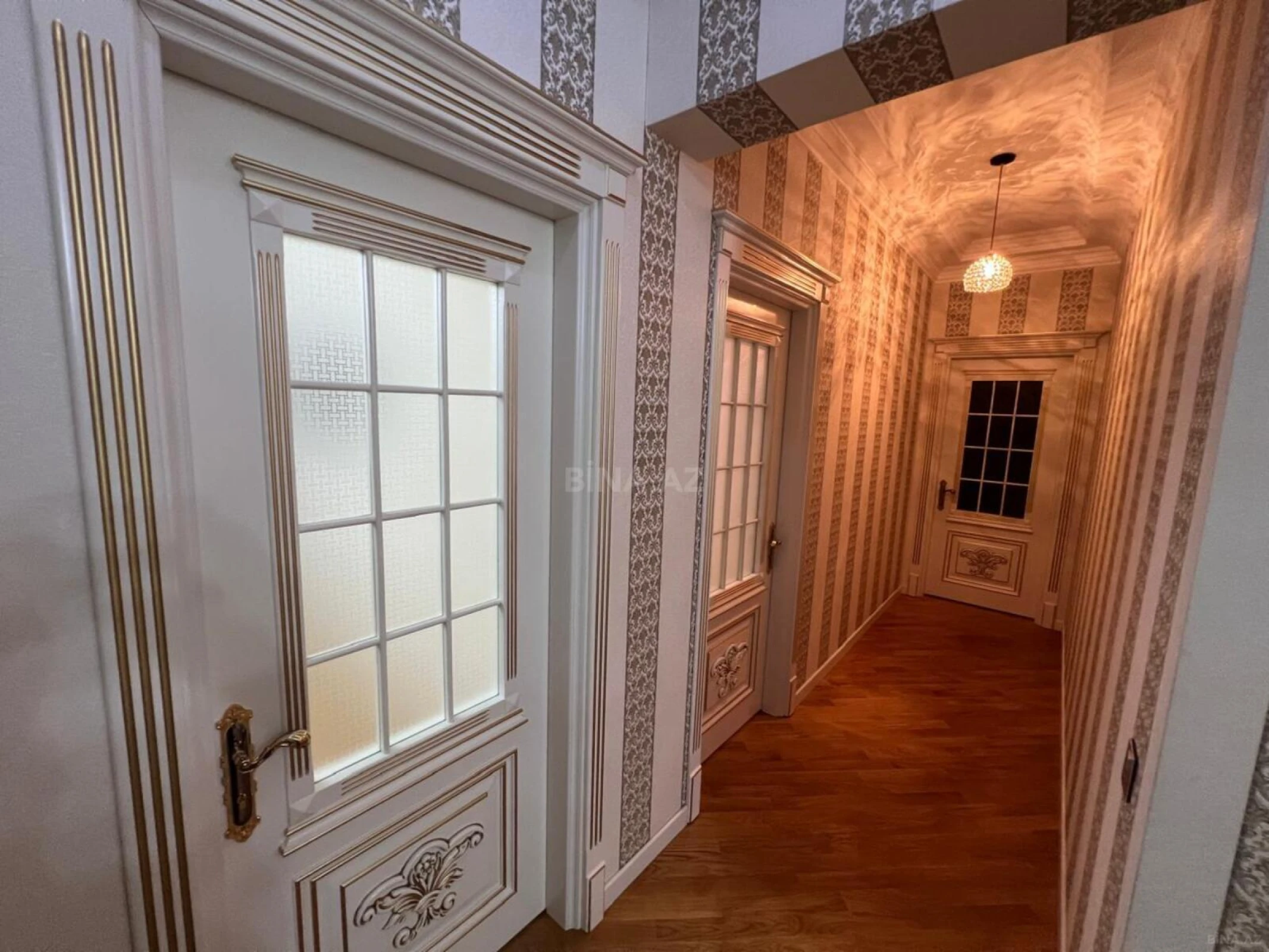 Satılır 3 otaqlı mənzil 135 m²