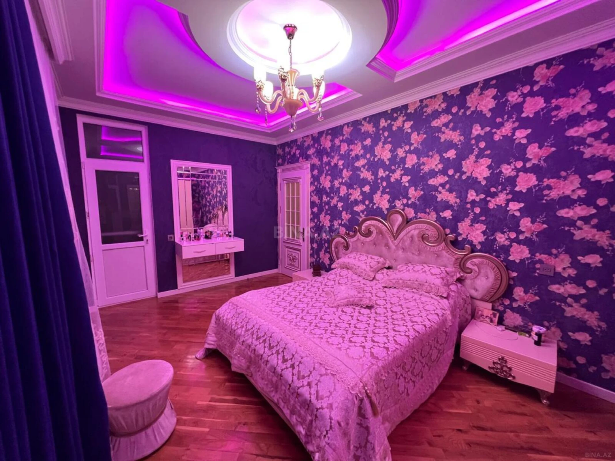 Satılır 3 otaqlı mənzil 135 m²