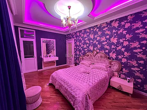 Satılır 3 otaqlı mənzil 135 m²