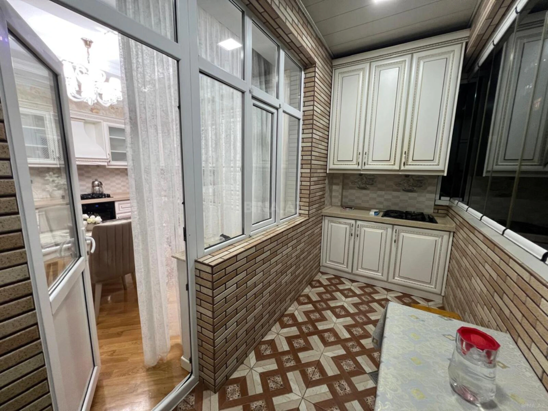 Satılır 3 otaqlı mənzil 135 m²