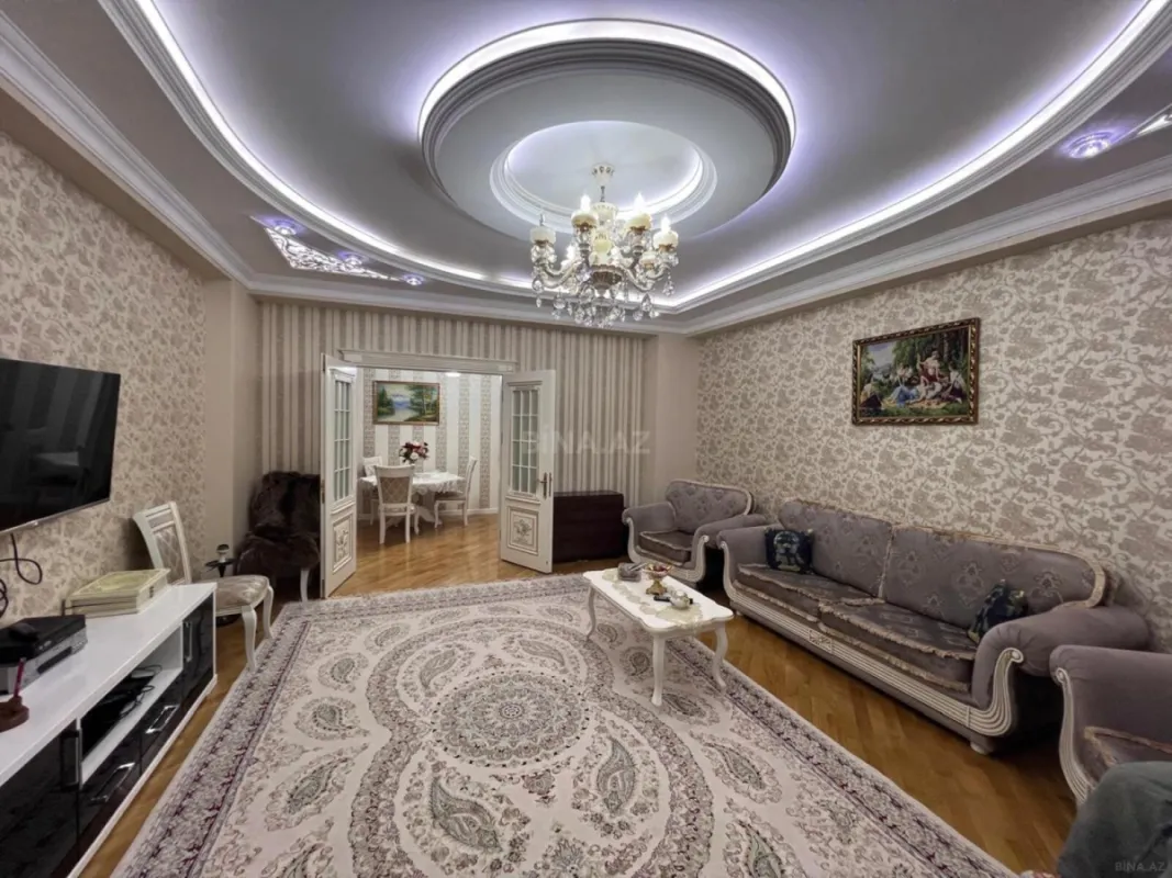 Satılır 3 otaqlı mənzil 135 m²