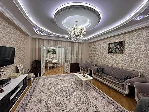 Satılır 3 otaqlı mənzil 135 m²