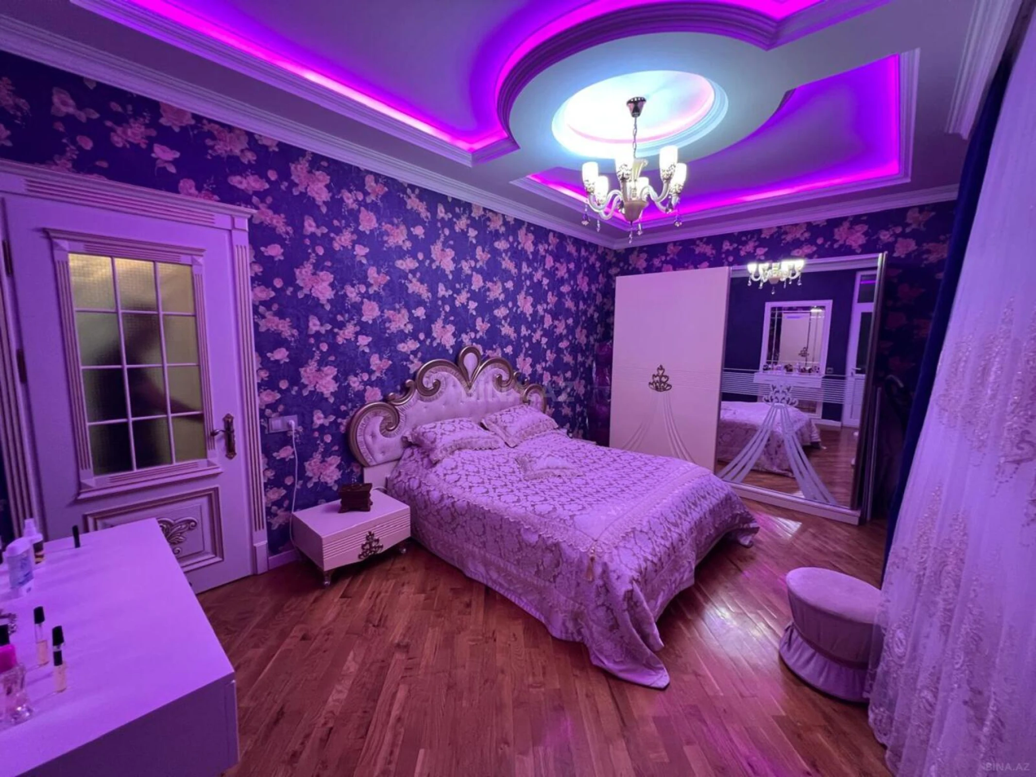 Satılır 3 otaqlı mənzil 135 m²