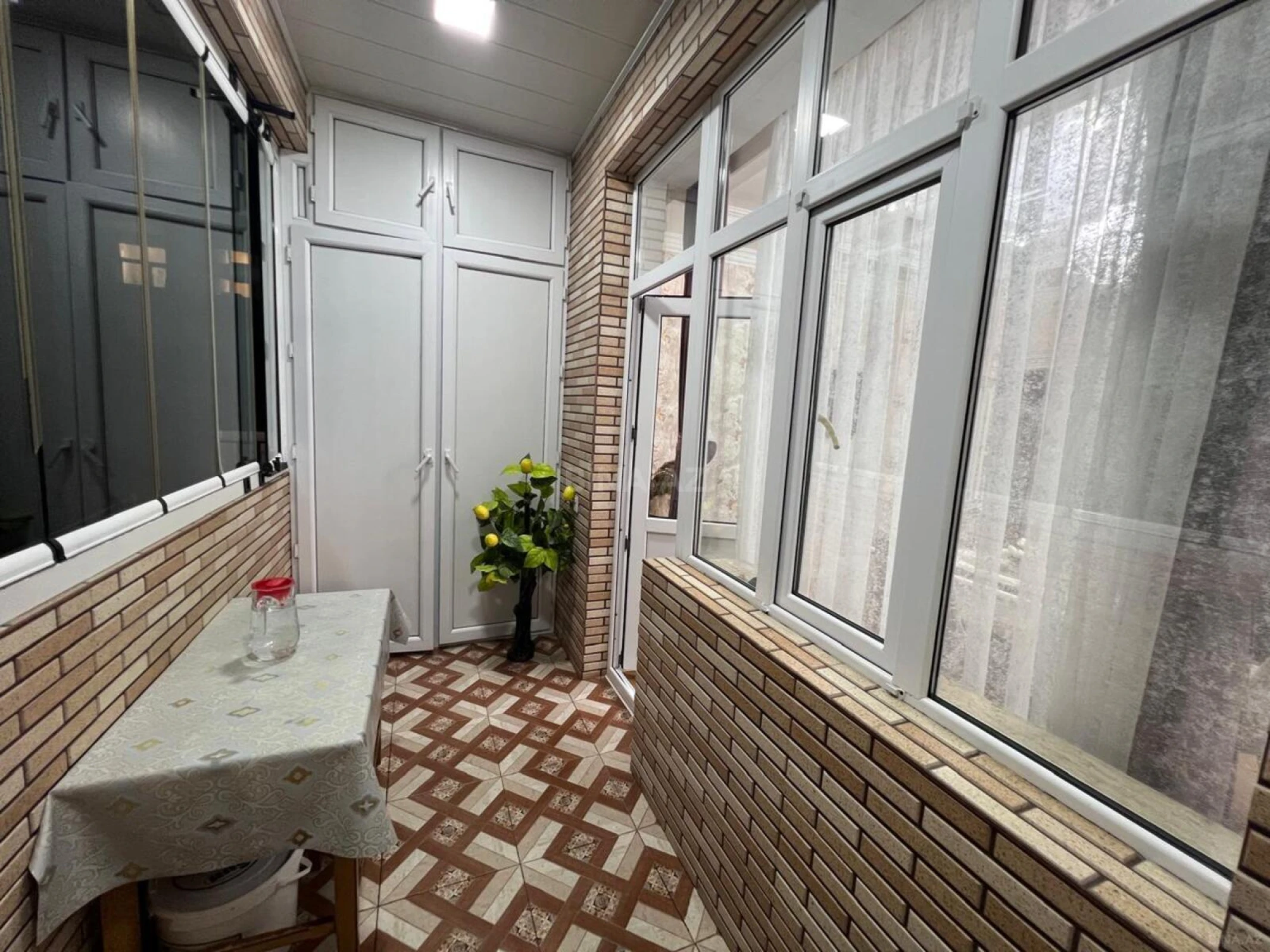 Satılır 3 otaqlı mənzil 135 m²
