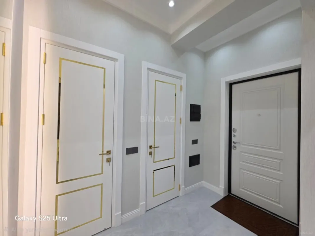 Satılır 4 otaqlı mənzil 182 m²