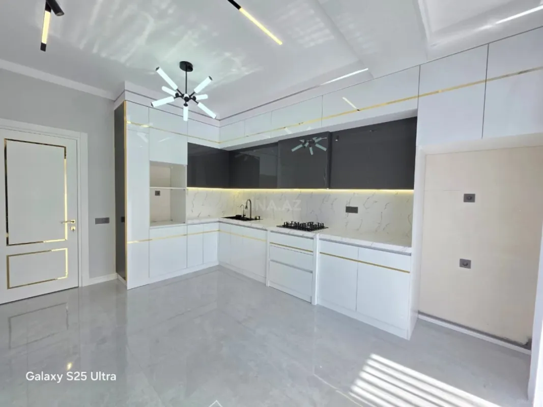 Satılır 4 otaqlı mənzil 182 m²