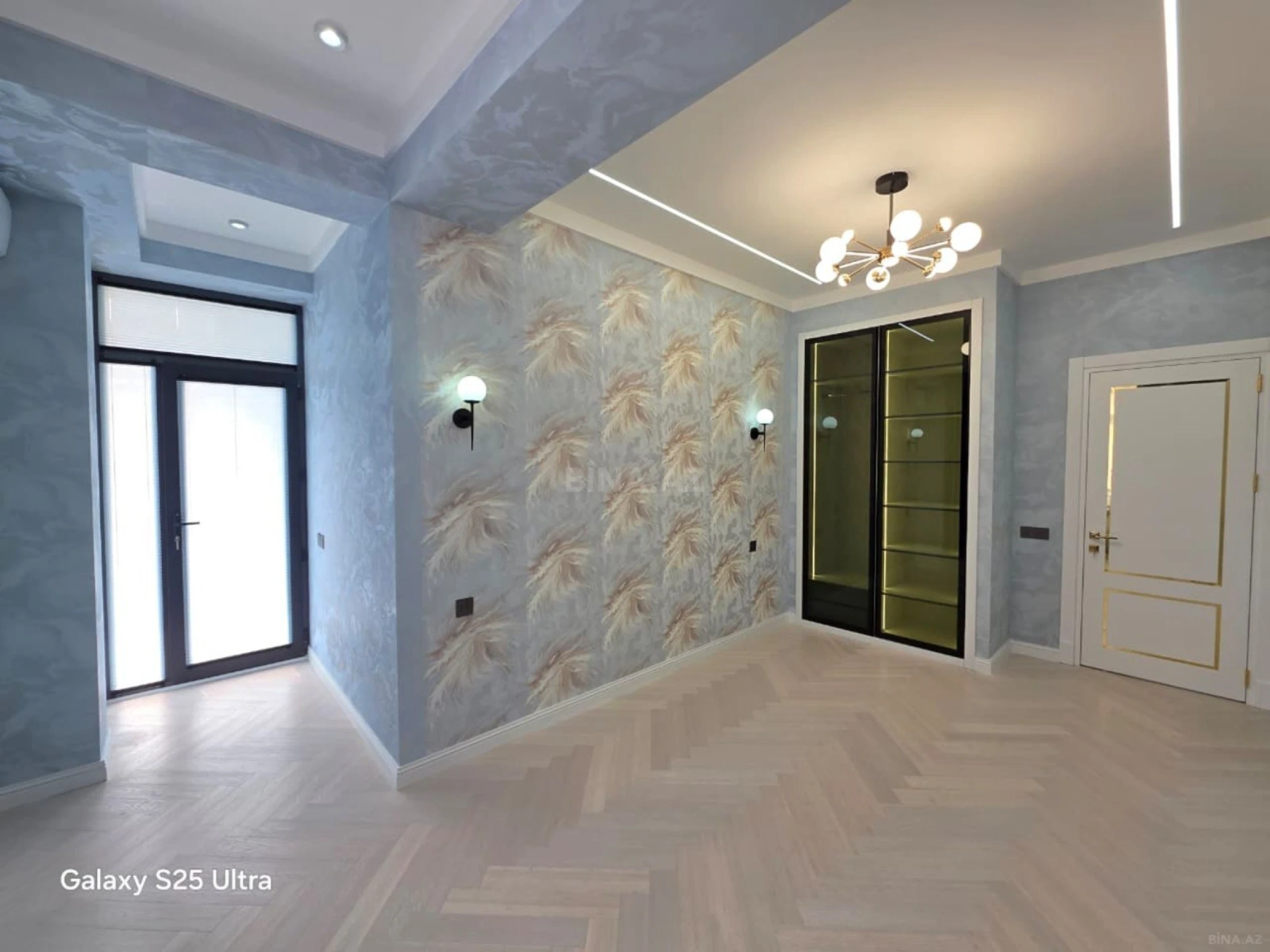 Satılır 4 otaqlı mənzil 182 m²