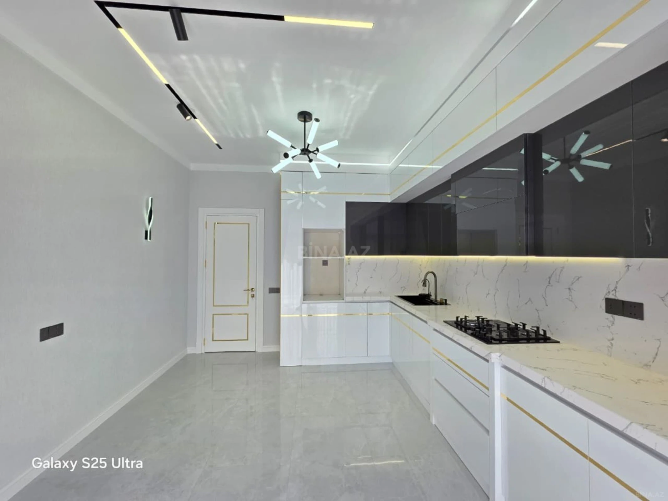 Satılır 4 otaqlı mənzil 182 m²