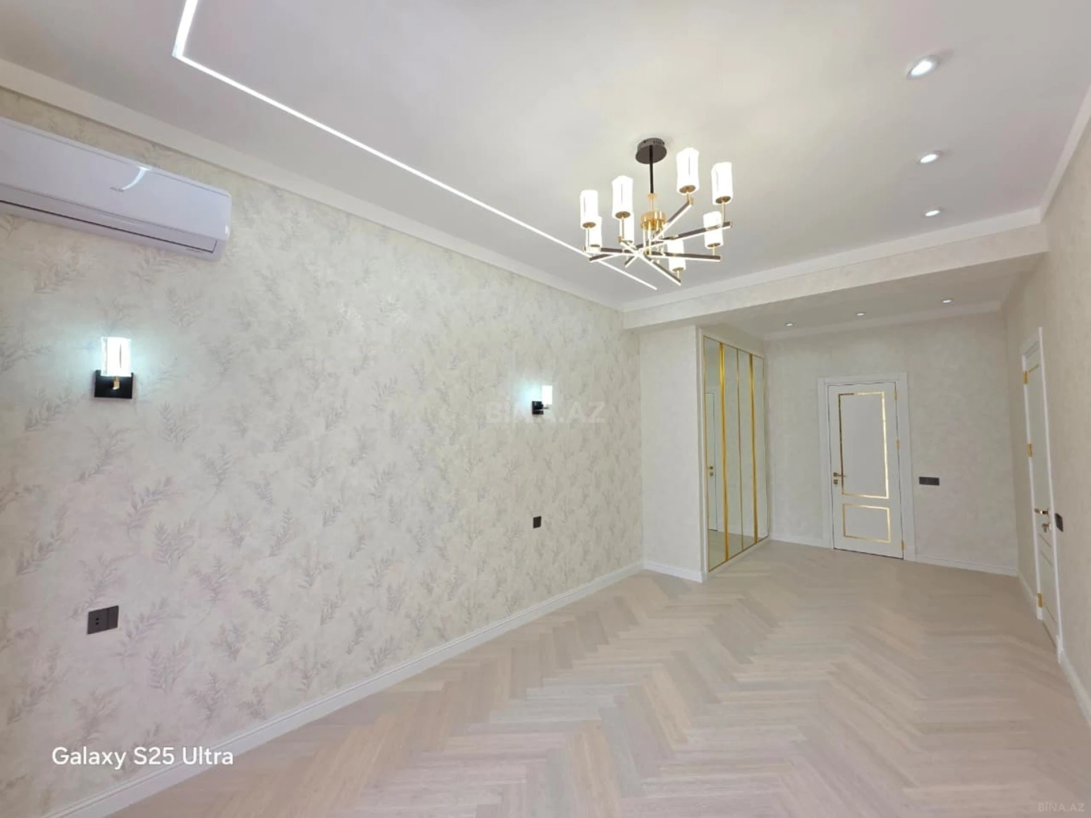 Satılır 4 otaqlı mənzil 182 m²