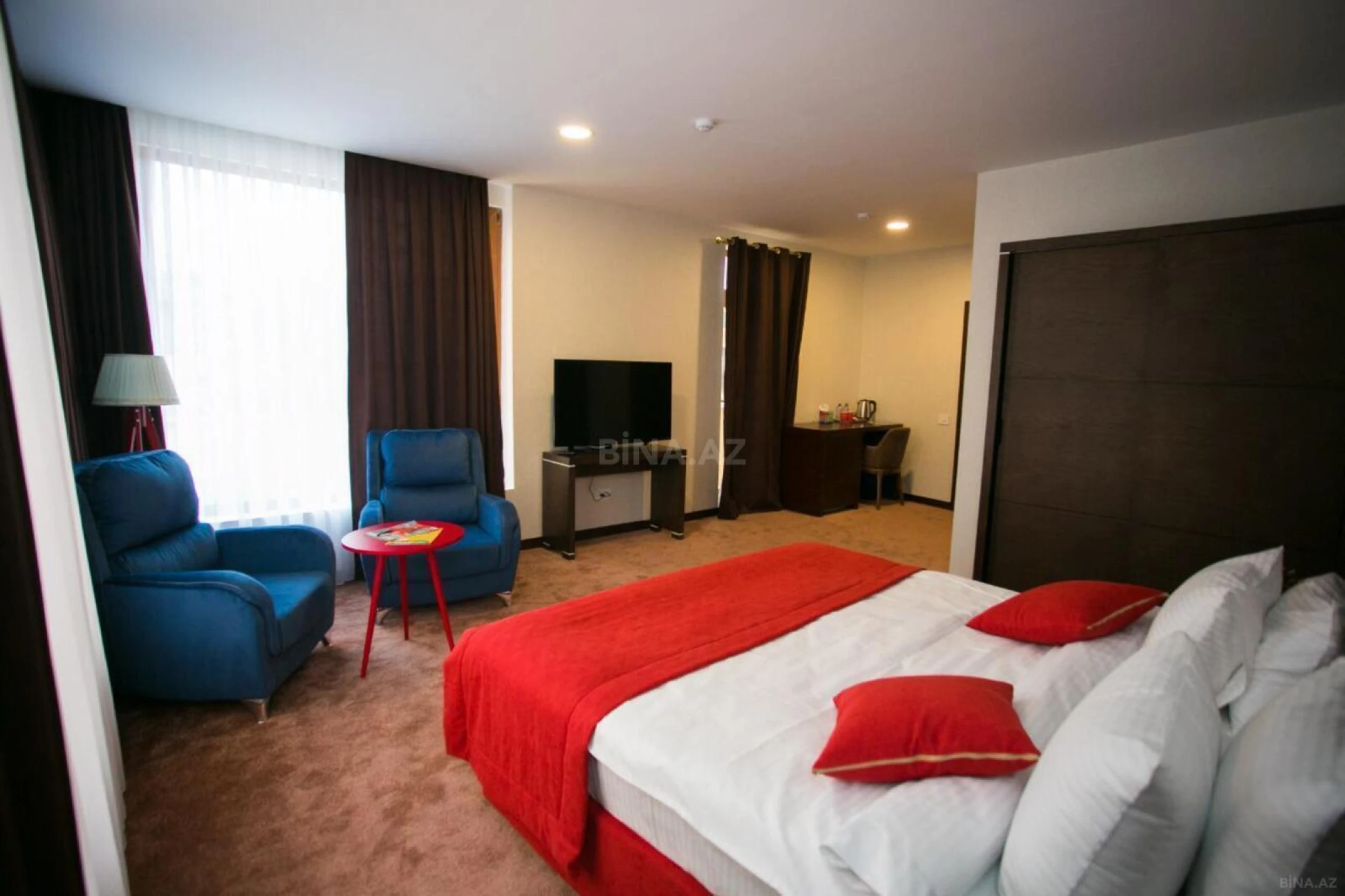 Satılır obyekt 700 m²