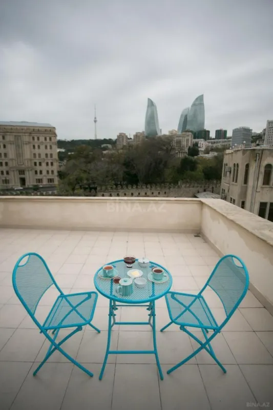 Satılır obyekt 700 m²