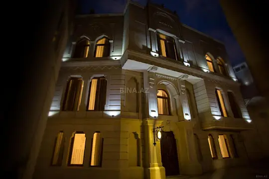 Satılır obyekt 700 m²