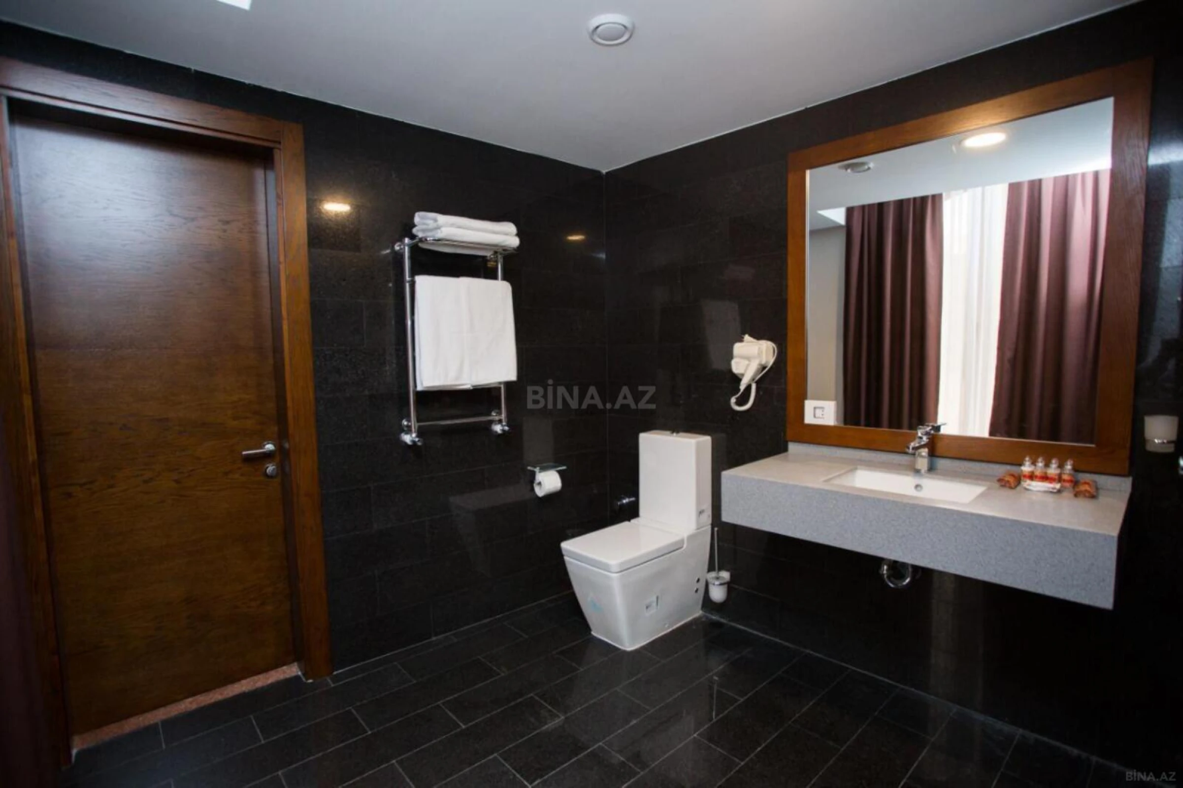 Satılır obyekt 700 m²