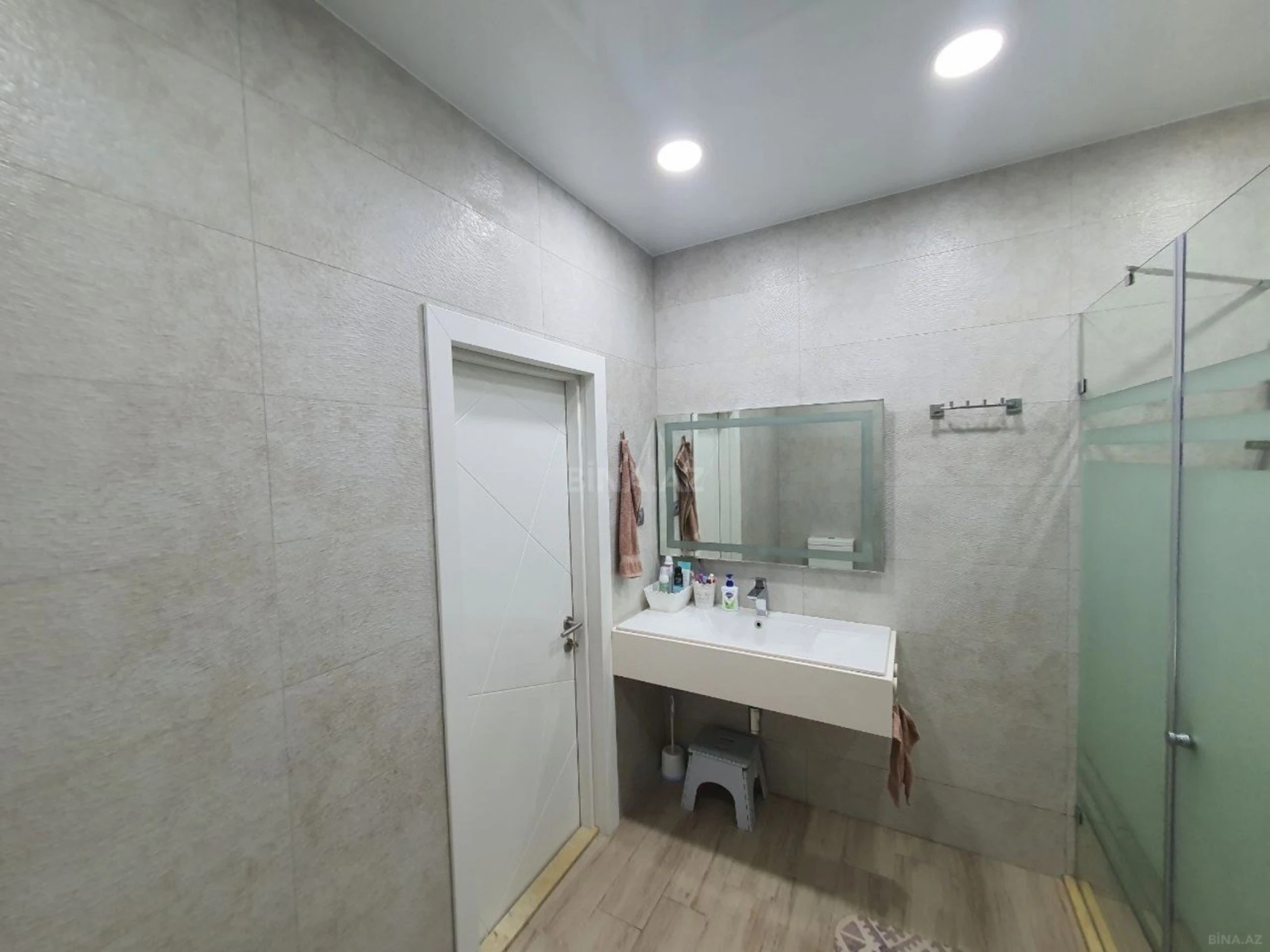 Satılır 3 otaqlı mənzil 160 m²