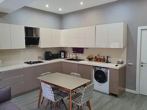 Satılır 3 otaqlı mənzil 160 m²