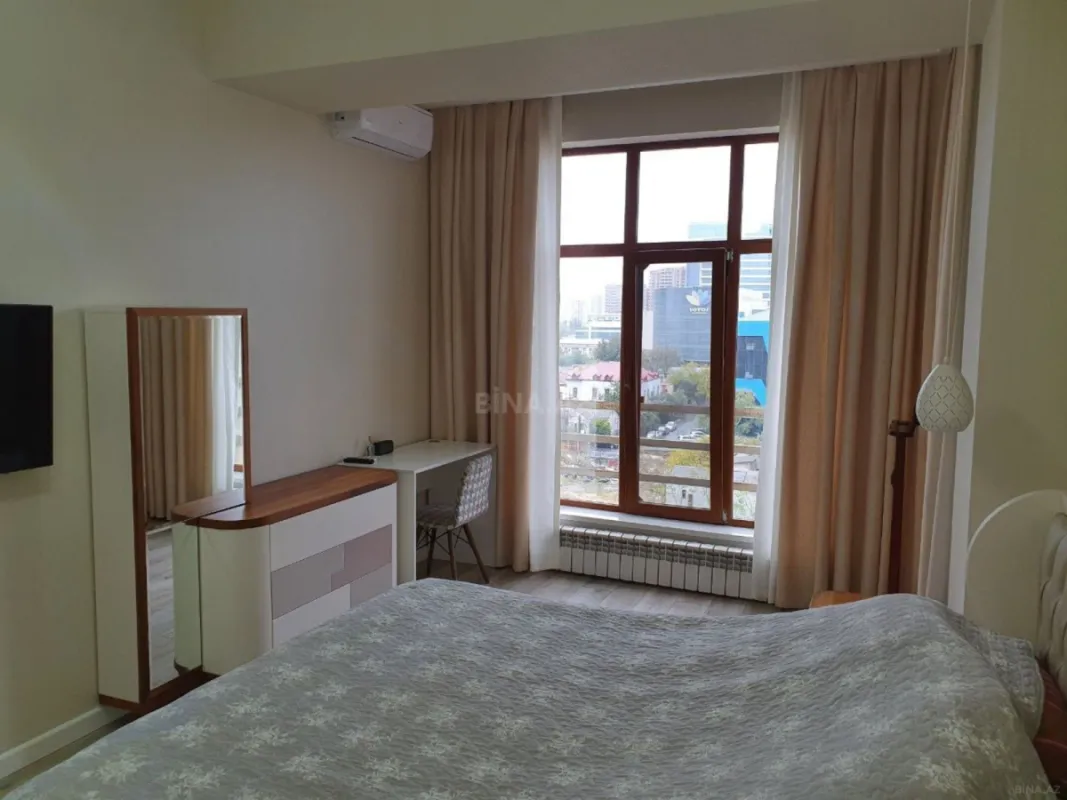 Satılır 3 otaqlı mənzil 160 m²