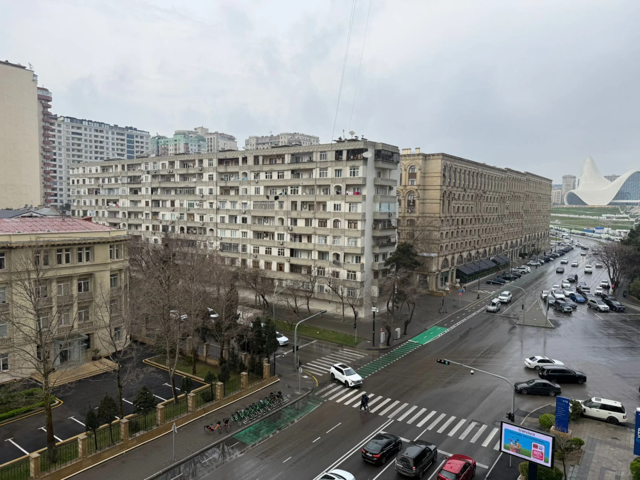 Kirayə verilir 4 otaqlı mənzil 180 m²