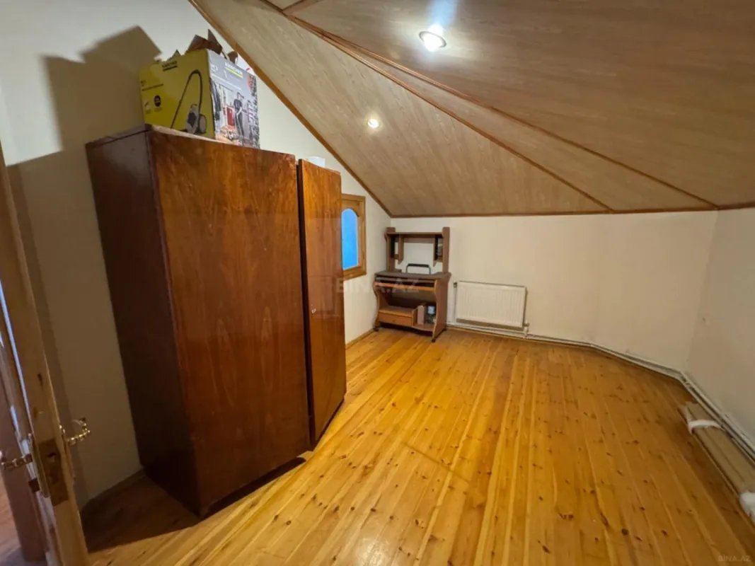 Satılır 6 otaqlı mənzil 240 m²