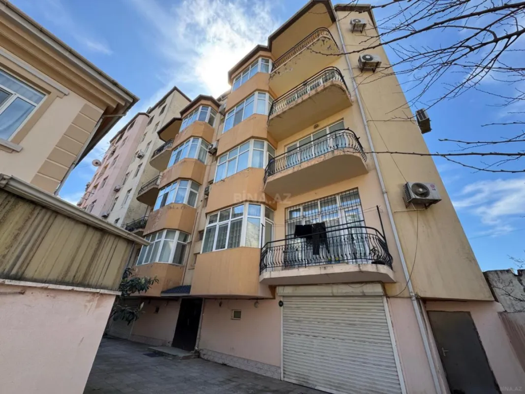 Satılır 6 otaqlı mənzil 240 m²