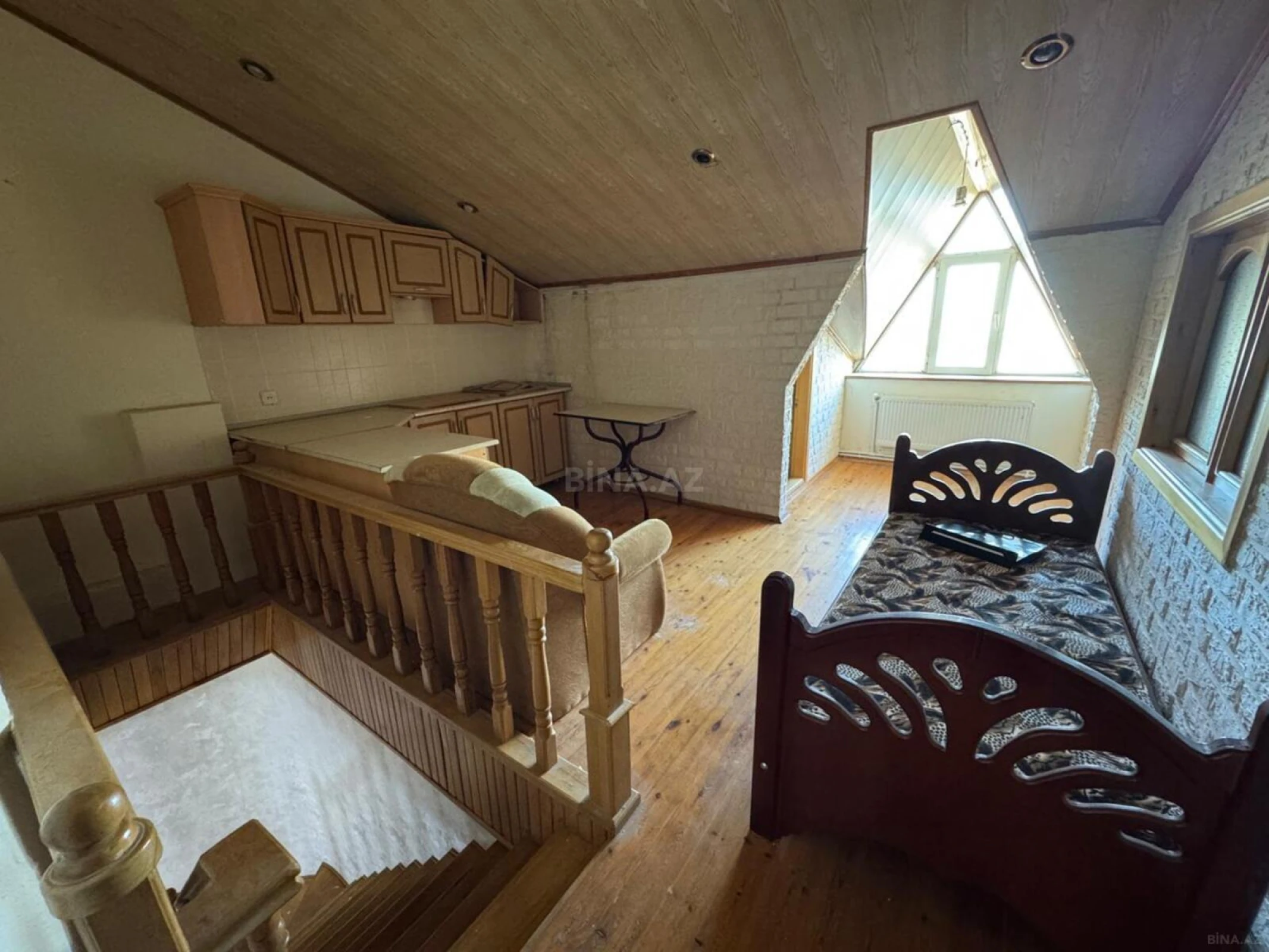 Satılır 6 otaqlı mənzil 240 m²