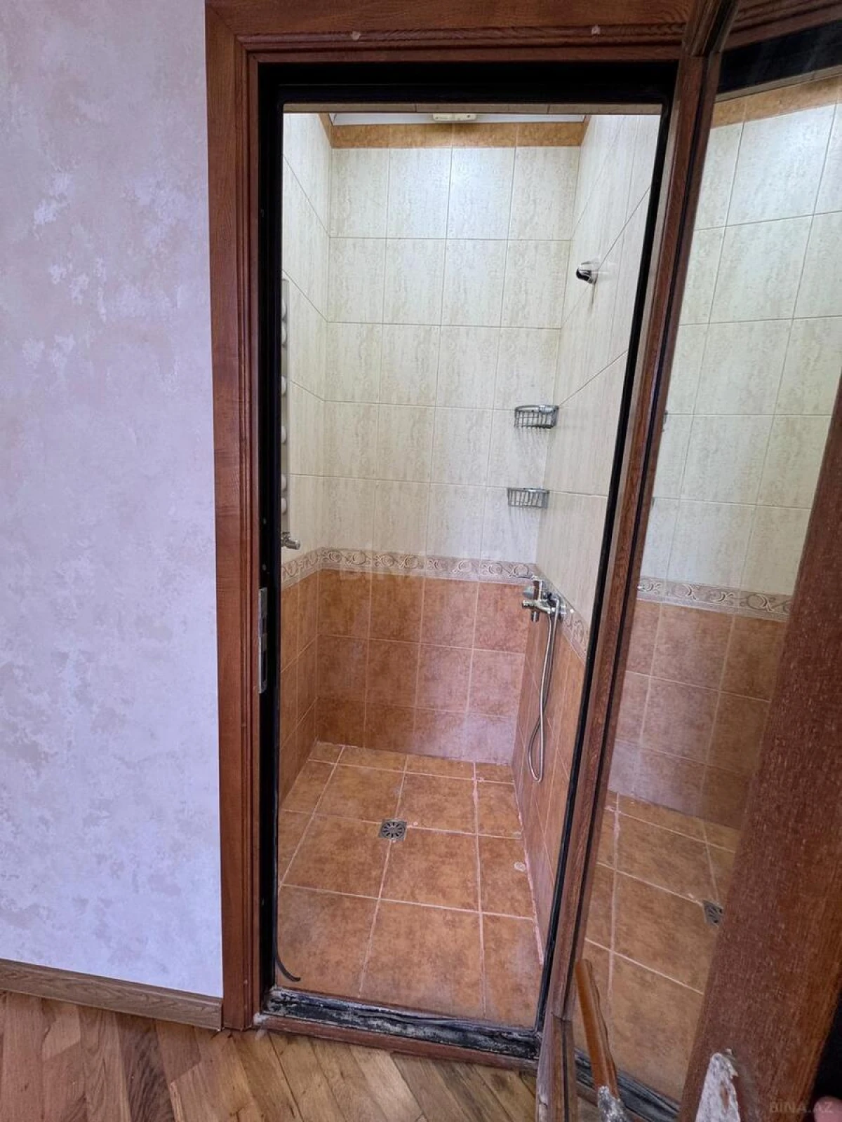 Satılır 6 otaqlı mənzil 240 m²