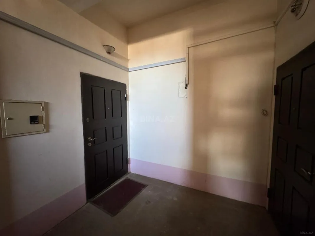 Satılır 6 otaqlı mənzil 240 m²