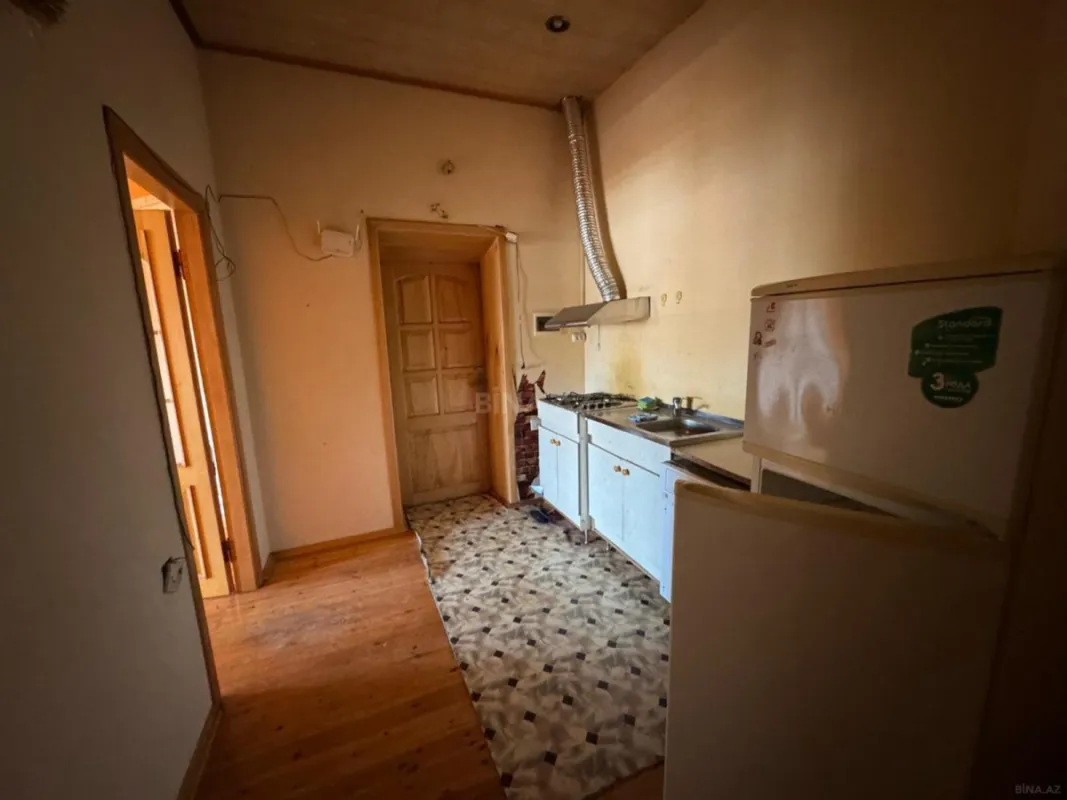 Satılır 6 otaqlı mənzil 240 m²